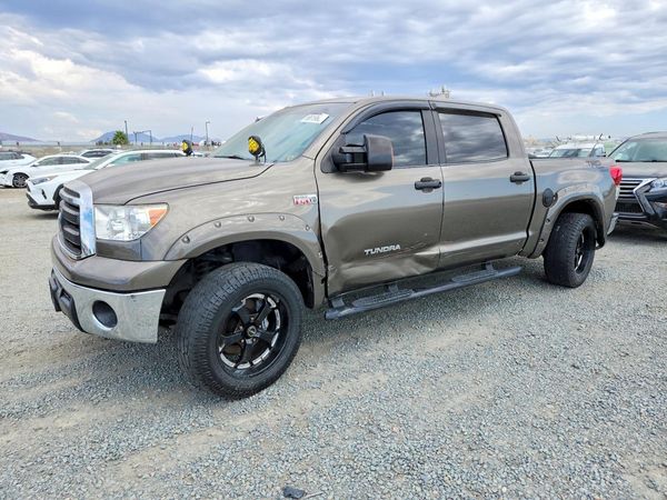 2012 TOYOTA TUNDRA SR5 — Front 3/4