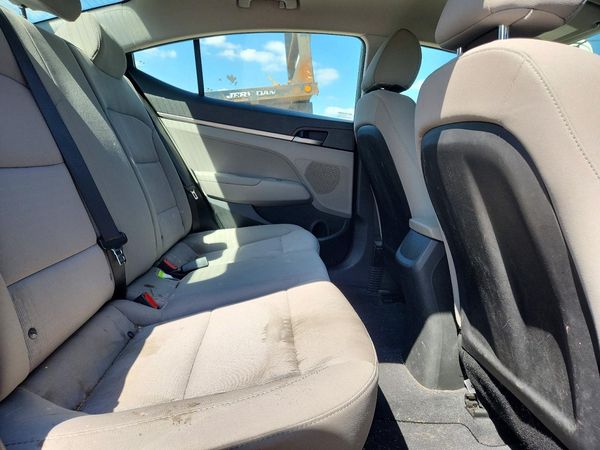 2018 HYUNDAI ELANTRA SE