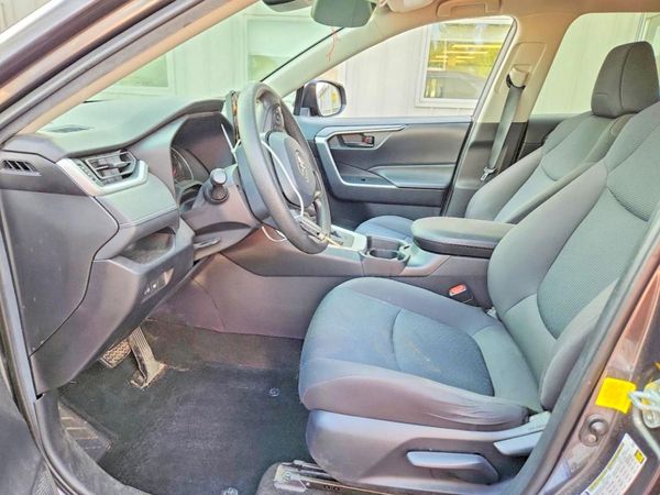 2021 TOYOTA RAV4 LE — DENT