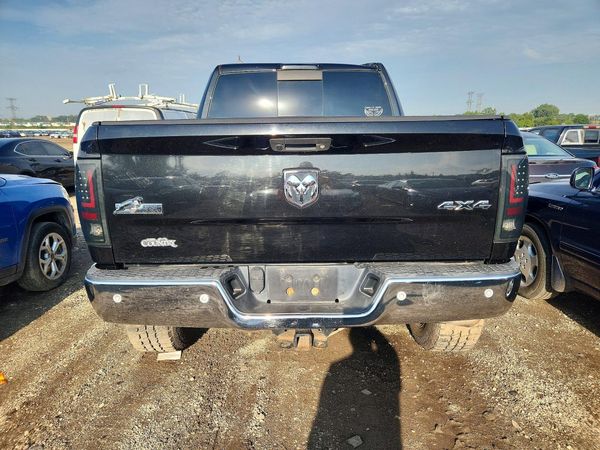 2015 RAM 1500 SLT