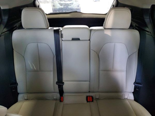 2021 VOLVO XC40 Momentum