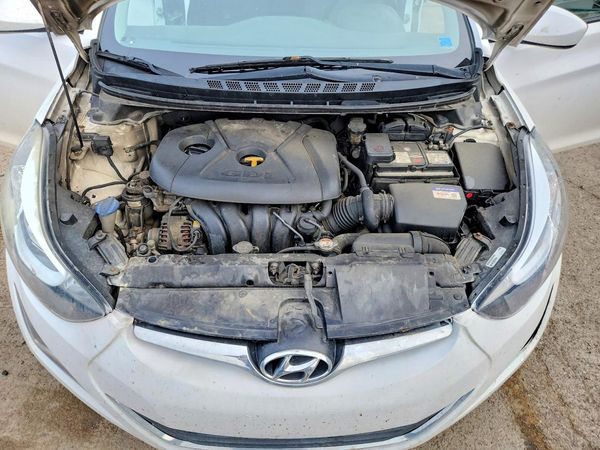 2016 HYUNDAI ELANTRA — Engine bay