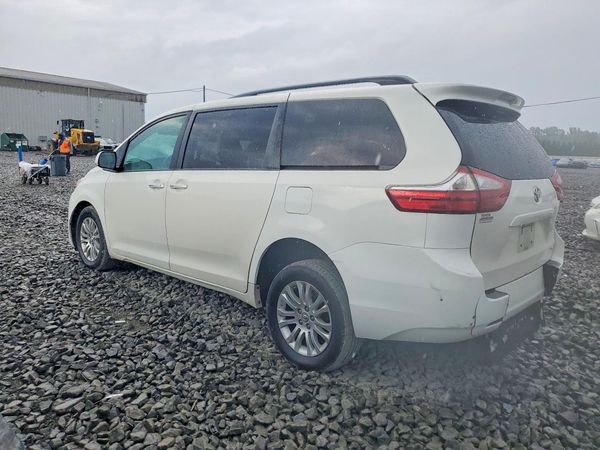 2017 TOYOTA SIENNA