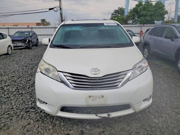 2017 TOYOTA SIENNA