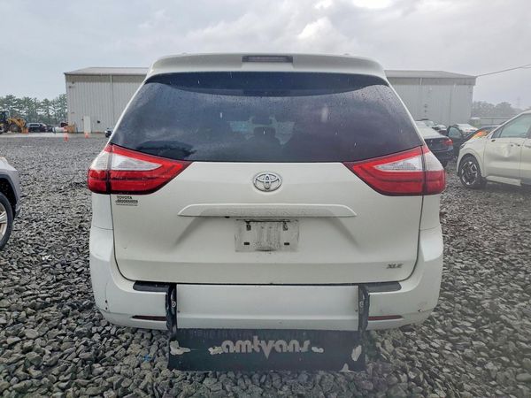 2017 TOYOTA SIENNA