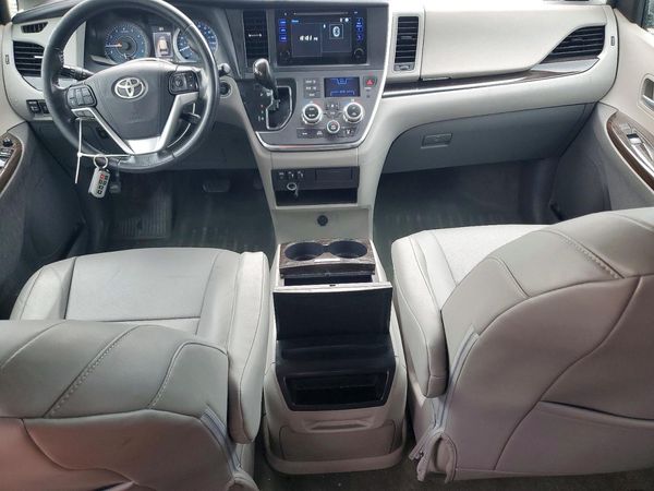 2017 TOYOTA SIENNA