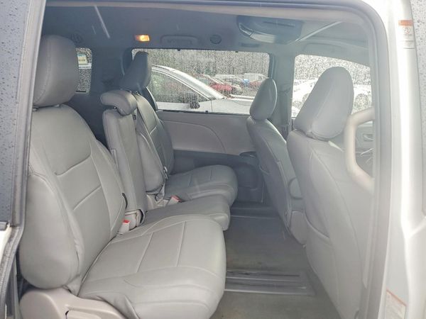 2017 TOYOTA SIENNA