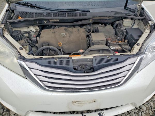 2017 TOYOTA SIENNA