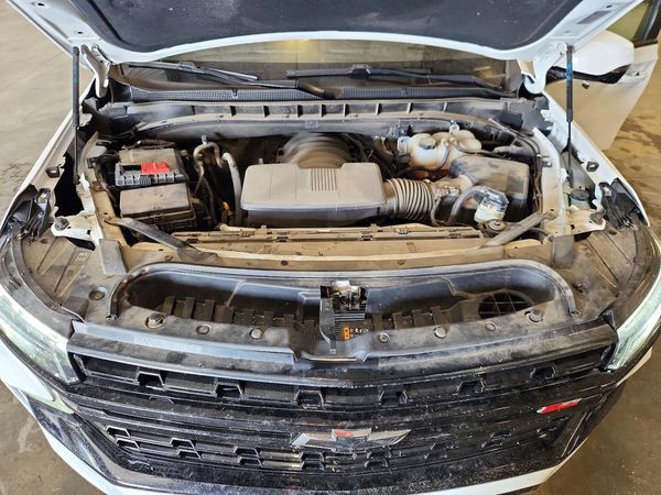 2023 CHEVROLET SUBURBAN Z71 — Engine bay
