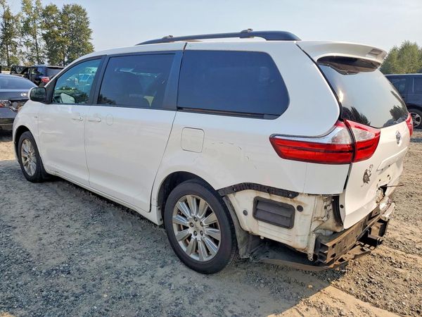 2017 TOYOTA SIENNA LE
