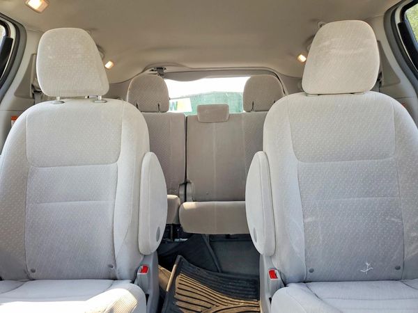 2017 TOYOTA SIENNA LE
