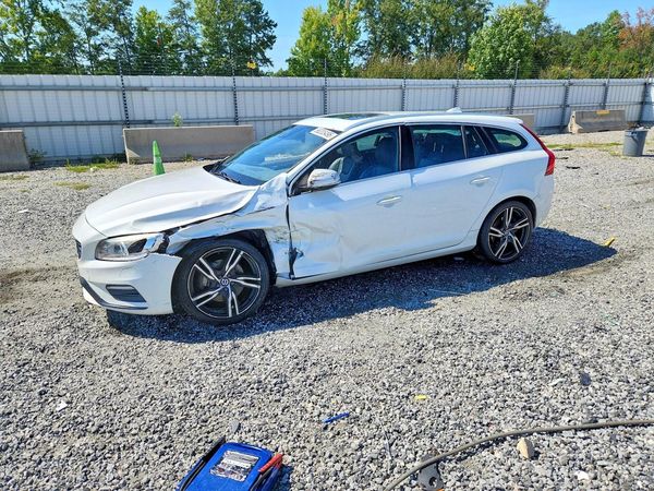 2018 VOLVO V60 R-Design