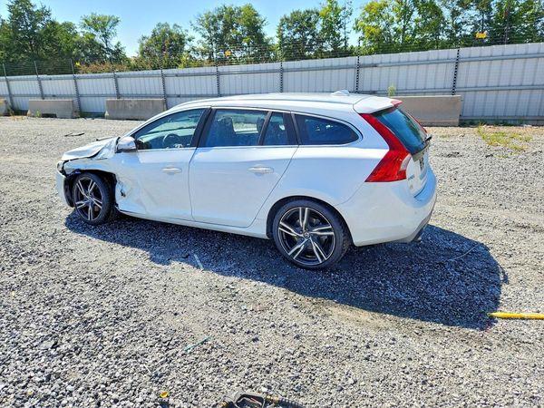 2018 VOLVO V60 R-Design
