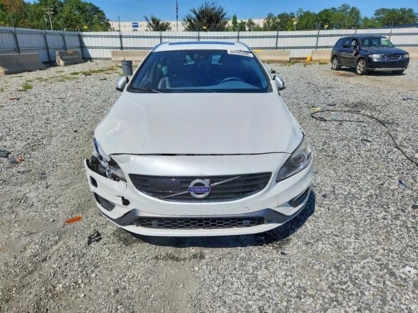 2018 VOLVO V60 R-Design