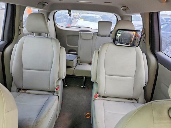 2015 KIA SEDONA