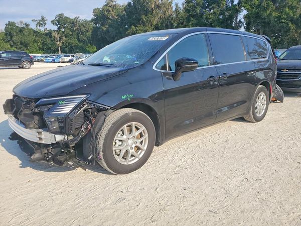 2027 CHRYSLER PACIFICA Select — Front 3/4