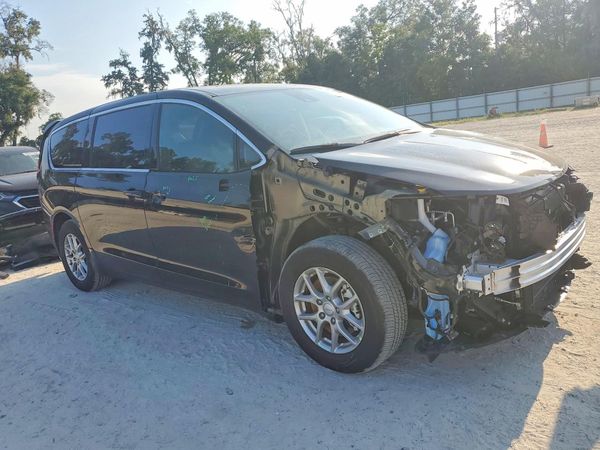 2027 CHRYSLER PACIFICA Select — Passenger 3/4