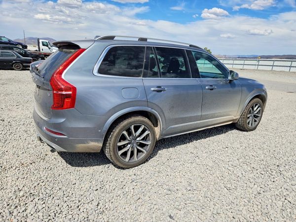 2017 VOLVO XC90 Momentum