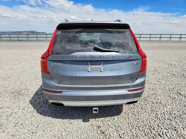 2017 VOLVO XC90 Momentum