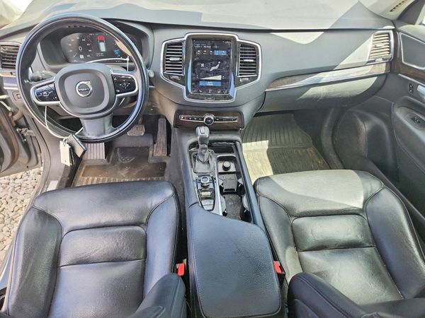 2017 VOLVO XC90 Momentum