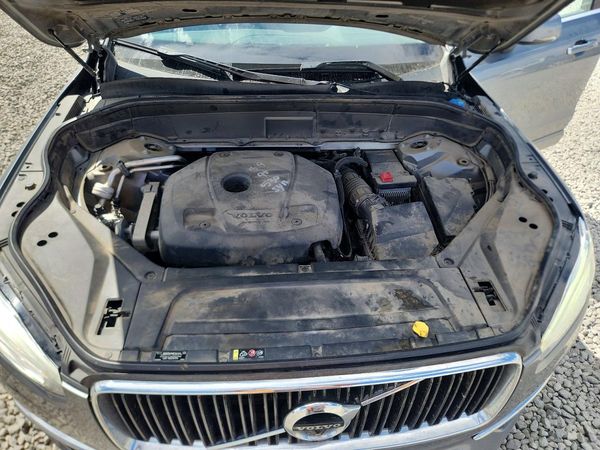 2017 VOLVO XC90 Momentum