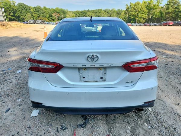 2020 TOYOTA CAMRY XLE