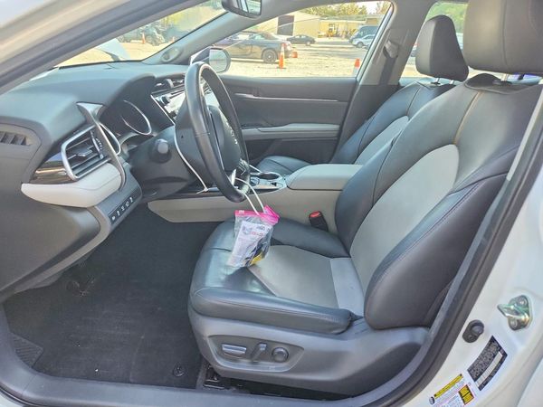 2020 TOYOTA CAMRY XLE