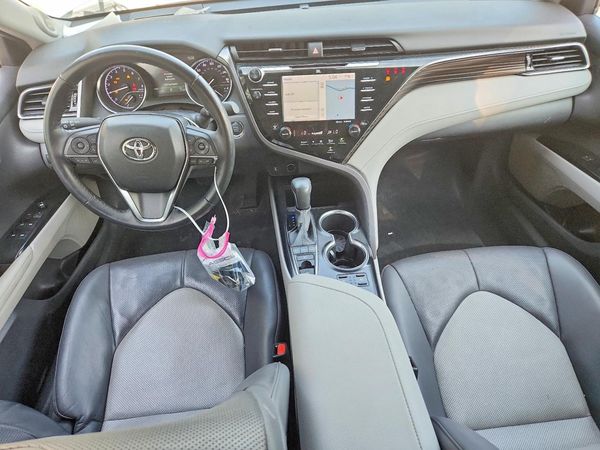 2020 TOYOTA CAMRY XLE