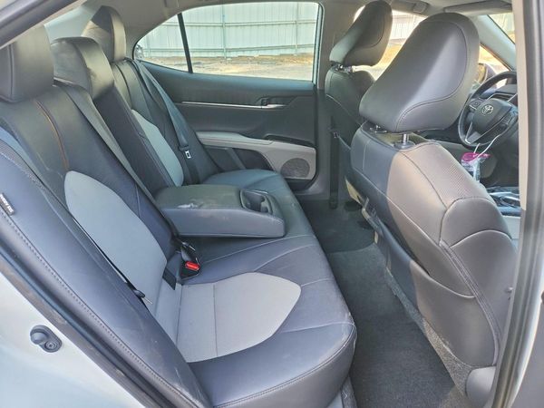2020 TOYOTA CAMRY XLE