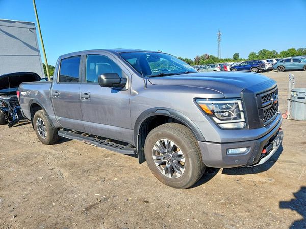 2021 NISSAN TITAN Crew Cab — Passenger 3/4