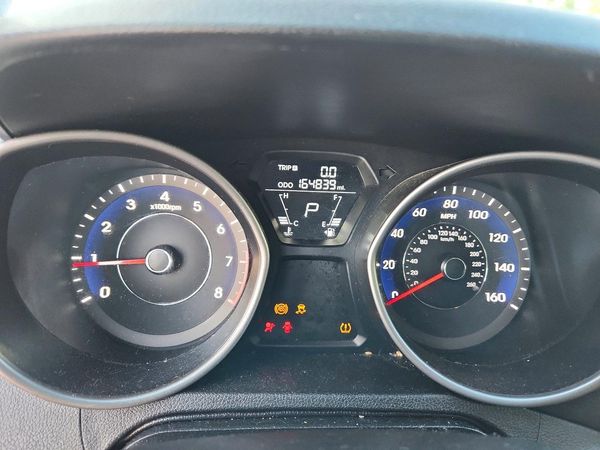 2012 HYUNDAI ELANTRA