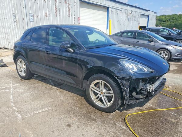 2017 PORSCHE MACAN