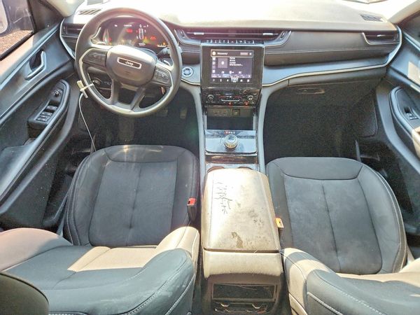 2023 JEEP GRAND CHEROKEE Laredo, Altitude