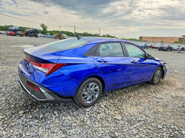 2024 HYUNDAI ELANTRA