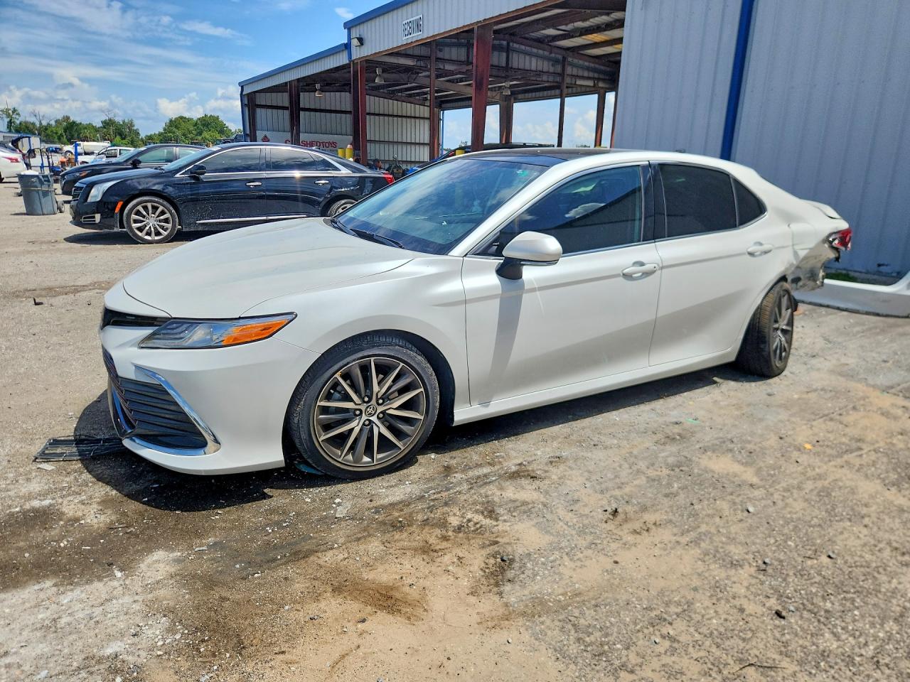 2023 TOYOTA CAMRY XLE