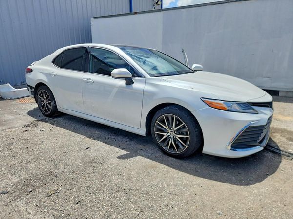 2023 TOYOTA CAMRY XLE