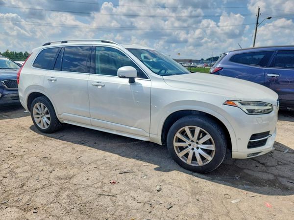 2016 VOLVO XC90 SV42 Momentum — Passenger 3/4