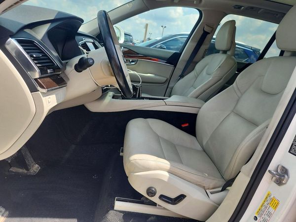 2016 VOLVO XC90 SV42 Momentum — DENT