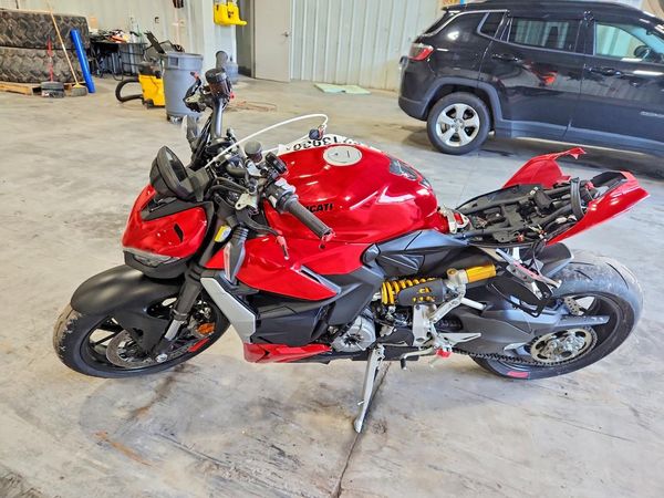 2024 DUCATI STREETFIGH — LSDT