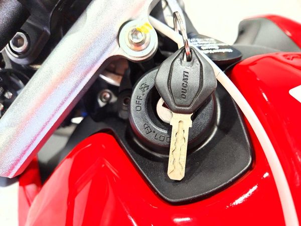 2024 DUCATI STREETFIGH — KEYF