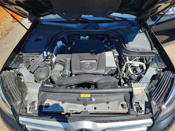 2019 MERCEDES-BENZ GLC-CLASS GLC300 — Engine bay