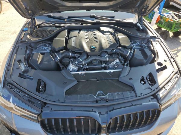 2023 BMW M550XI