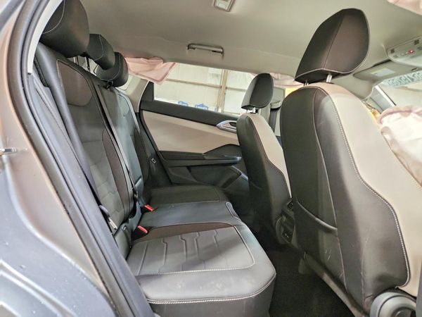 2026 VOLKSWAGEN TAOS 4Motion SE