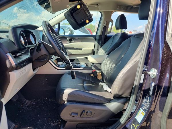 2024 KIA CARNIVAL LX, LX Seat Package