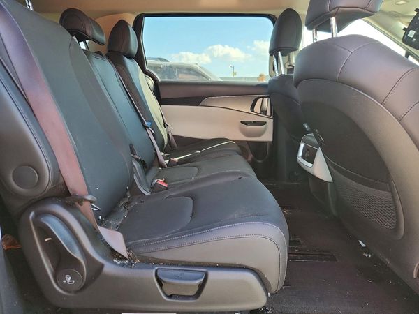 2024 KIA CARNIVAL LX, LX Seat Package