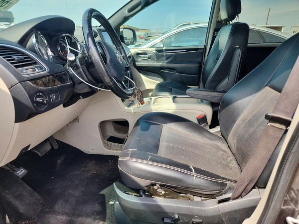 2019 DODGE CARAVAN SXT — DENT