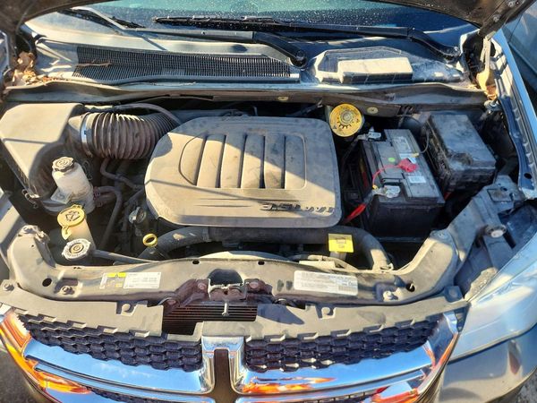 2019 DODGE CARAVAN SXT — Engine bay