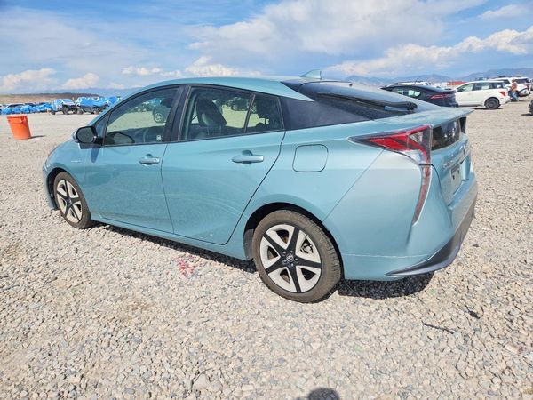 2016 TOYOTA PRIUS