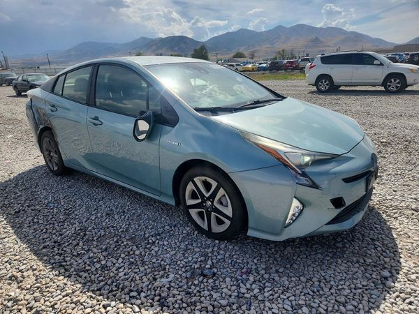 2016 TOYOTA PRIUS