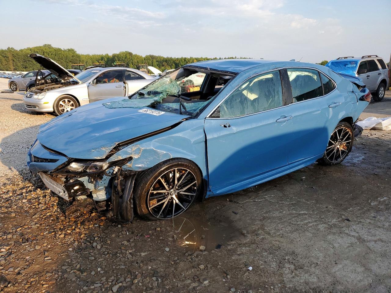 2024 TOYOTA CAMRY SE — Front 3/4
